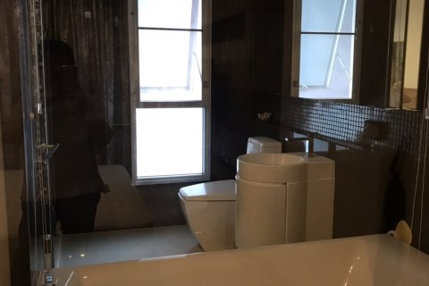 Кондоминиум с 2 спальнями в Бангкоке, Таиланд № 144004 - фото 11