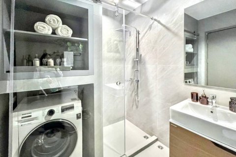 Condo à Phra Khanong, Bangkok, Thaïlande, 1 chambre  № 133082 - photo 6