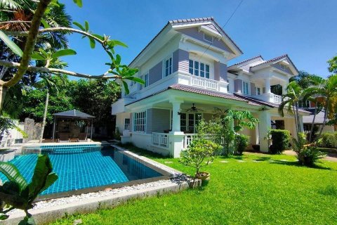 House in Phuket, Thailand 5 bedrooms № 142211 - photo 1