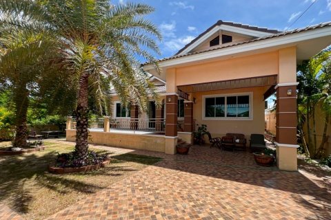 Вилла в Ча-аме, Таиланд с 3 спальнями  № 104500 - фото 1