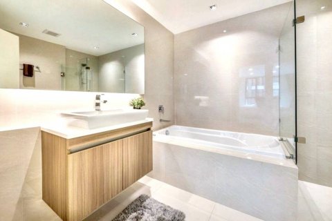 Кондоминиум с 2 спальнями в Бангкоке, Таиланд № 125865 - фото 6