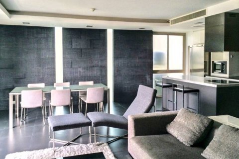 Condo in Phra Khanong, Bangkok, Thailand, 1 bedroom  № 119760 - photo 2