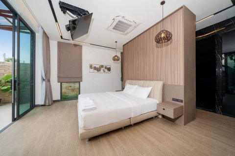 Villa in Phuket, Thailand 3 bedrooms № 133188 - photo 28
