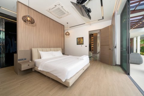 Villa in Phuket, Thailand 3 bedrooms № 133188 - photo 30