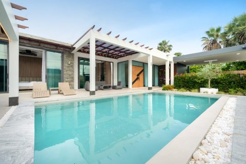 Villa in Phuket, Thailand 3 bedrooms № 133188 - photo 2