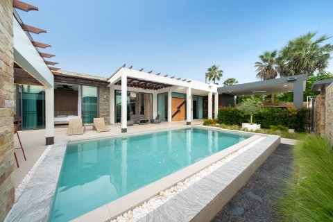 Villa in Phuket, Thailand 3 bedrooms № 133188 - photo 1
