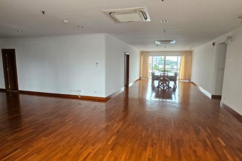 Кондоминиум с 3 спальнями в Сатхоне, Бангкок, Таиланд № 123661 - фото 1