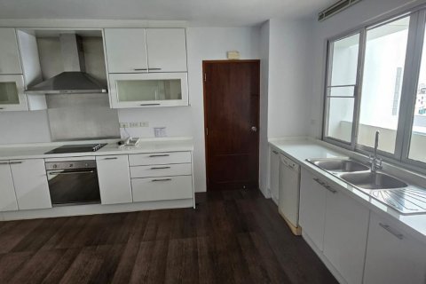 Кондоминиум с 3 спальнями в Сатхоне, Бангкок, Таиланд № 123661 - фото 2