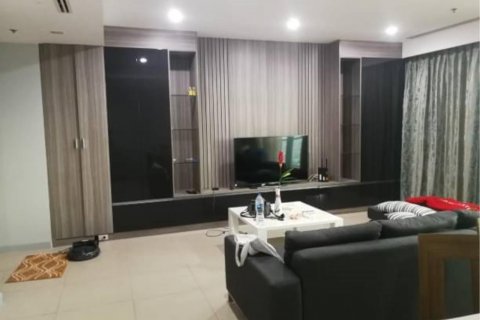 Condo in Khlong San, Bangkok, Thailand, 3 bedrooms  № 123663 - photo 7