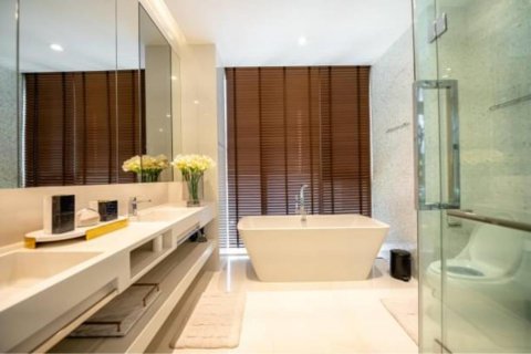 Condo in Watthana, Bangkok, Thailand, 2 bedrooms  № 123660 - photo 14