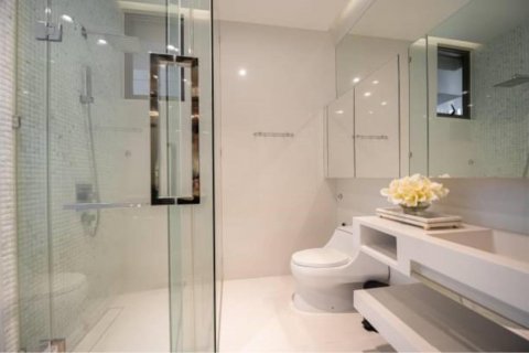 Condo in Watthana, Bangkok, Thailand, 2 bedrooms  № 123660 - photo 12