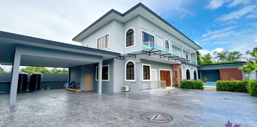 Дом в Сан-Сая, Таиланд с 4 спальнями  № 132381