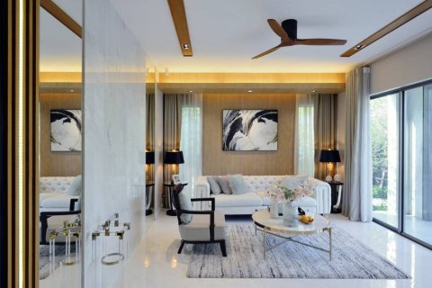 House in Bangkok, Thailand 4 bedrooms № 105012 - photo 2