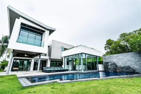 Villa in Phuket, Thailand 4 bedrooms № 107052 - photo 18