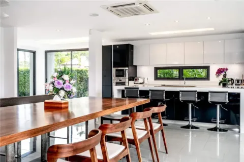 Villa in Phuket, Thailand 4 bedrooms № 107052 - photo 6