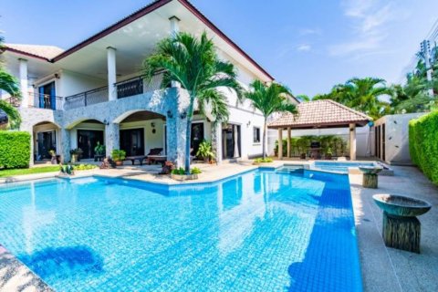 Villa in Hua Hin, Thailand 3 bedrooms № 125920 - photo 1