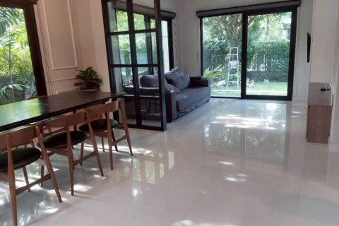 Дом в Правете, Бангкок, Таиланд с 4 спальнями  № 132728 - фото 1