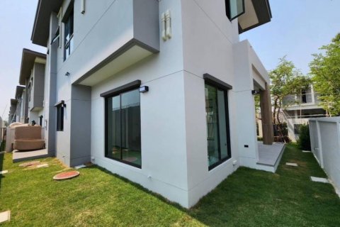 House in Bang Kaeo, Thailand 4 bedrooms № 132729 - photo 9