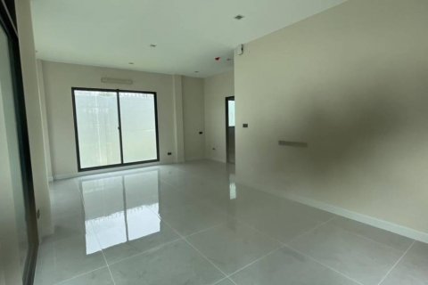 House in Bang Kaeo, Thailand 4 bedrooms № 132729 - photo 2