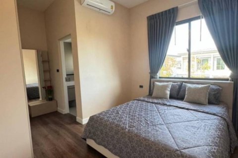 House in Bang Kaeo, Thailand 4 bedrooms № 132729 - photo 8