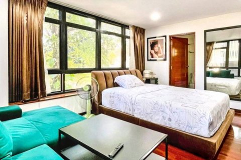 Condo in Bangkok, Thailand, 2 bedrooms  № 119703 - photo 5