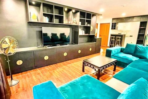 Condo in Bangkok, Thailand, 2 bedrooms  № 119703 - photo 3