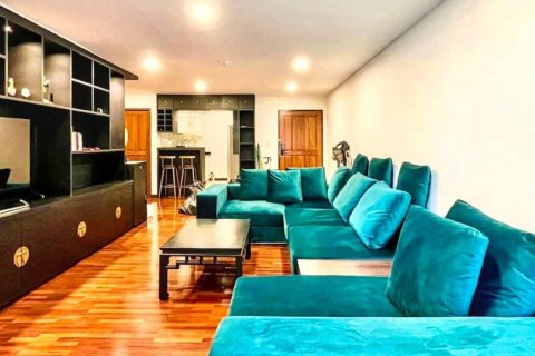 Condo in Bangkok, Thailand, 2 bedrooms  № 119703 - photo 2