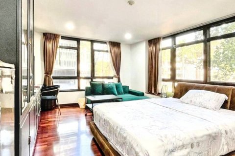 Condo in Bangkok, Thailand, 2 bedrooms  № 119703 - photo 9