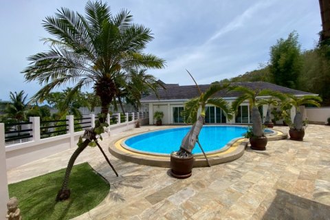 Дом в Хуа Хине, Таиланд с 6 спальнями  № 125083 - фото 3