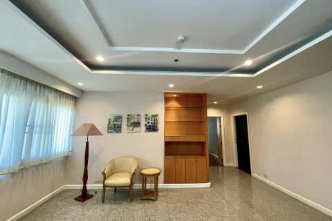 Condo in Watthana, Bangkok, Thailand, 3 bedrooms  № 123894 - photo 3