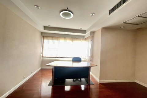 Condo in Watthana, Bangkok, Thailand, 3 bedrooms  № 123894 - photo 7