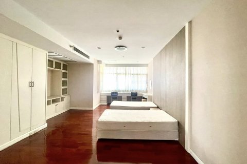 Condo in Watthana, Bangkok, Thailand, 3 bedrooms  № 123894 - photo 11