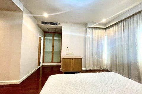 Condo in Watthana, Bangkok, Thailand, 3 bedrooms  № 123894 - photo 9