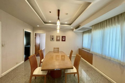 Condo in Watthana, Bangkok, Thailand, 3 bedrooms  № 123894 - photo 4
