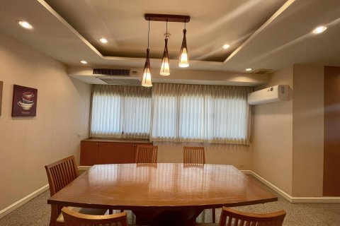 Condo in Watthana, Bangkok, Thailand, 3 bedrooms  № 123894 - photo 5