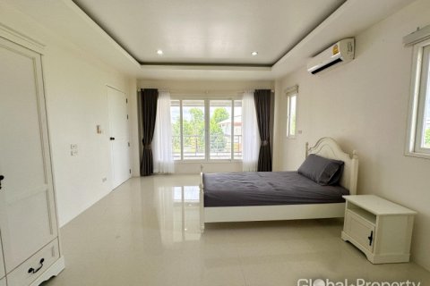 House in Pattaya, Thailand 4 bedrooms № 119573 - photo 21