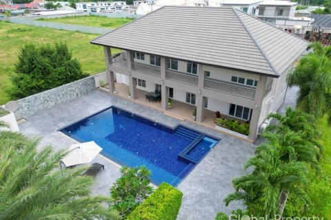 House in Pattaya, Thailand 4 bedrooms № 119573 - photo 1