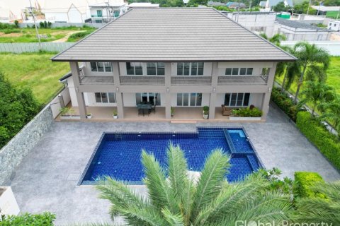 House in Pattaya, Thailand 4 bedrooms № 119573 - photo 2