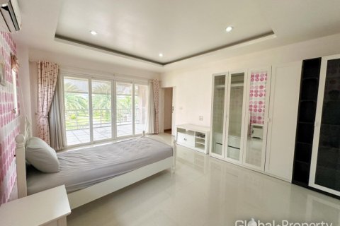 House in Pattaya, Thailand 4 bedrooms № 119573 - photo 24