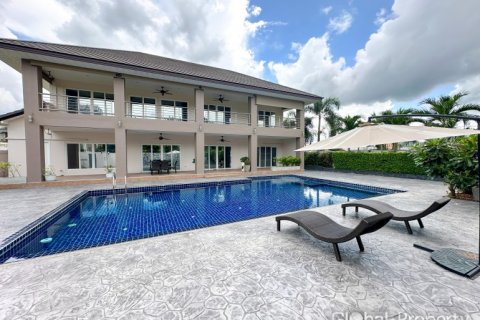 House in Pattaya, Thailand 4 bedrooms № 119573 - photo 4