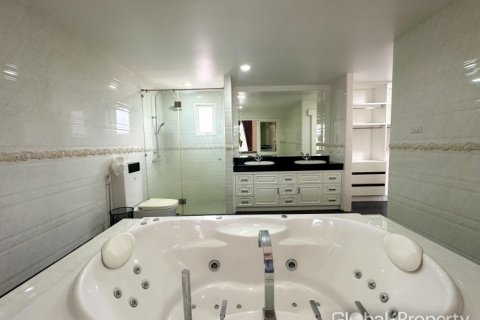 House in Pattaya, Thailand 4 bedrooms № 119573 - photo 22