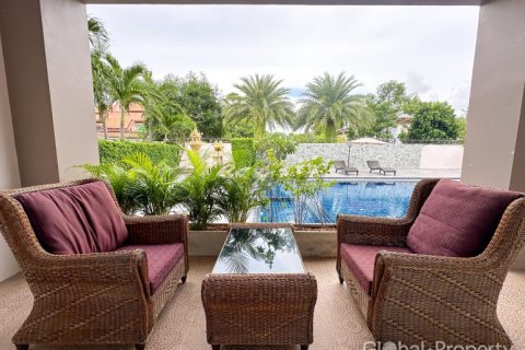 House in Pattaya, Thailand 4 bedrooms № 119573 - photo 8