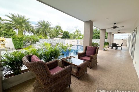 House in Pattaya, Thailand 4 bedrooms № 119573 - photo 9
