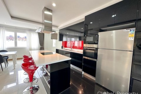 House in Pattaya, Thailand 4 bedrooms № 119573 - photo 13