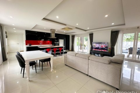 House in Pattaya, Thailand 4 bedrooms № 119573 - photo 15