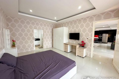 House in Pattaya, Thailand 4 bedrooms № 119573 - photo 19