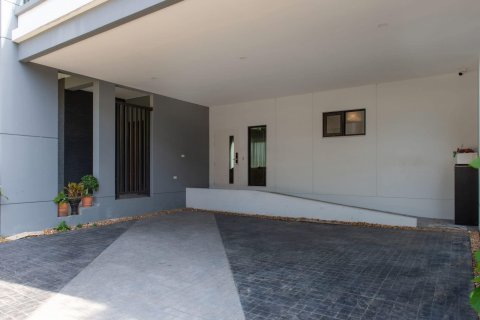 House in Bang Kruai, Thailand 6 bedrooms № 123942 - photo 2