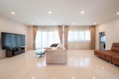 House in Bang Kruai, Thailand 6 bedrooms № 123942 - photo 1
