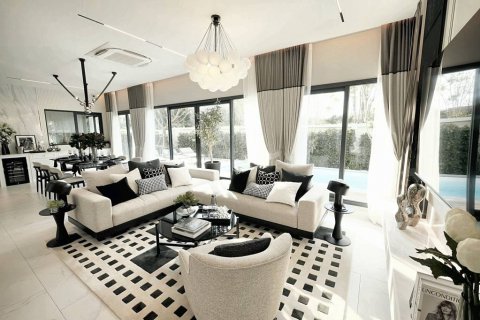 House in Bang Lamung, Thailand 4 bedrooms № 106863 - photo 1