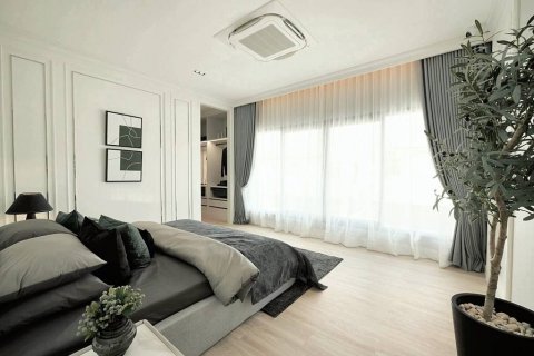House in Bang Lamung, Thailand 4 bedrooms № 106863 - photo 9